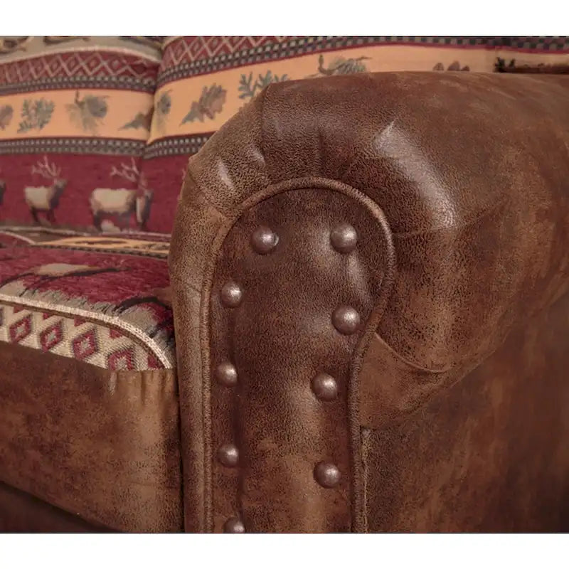 Rustikales Schlafsofa im Lodge-Stil mit Südwest-Print, gerollten Armlehnen und Nagelkopfbesatz, Queen-Matratze, Braun