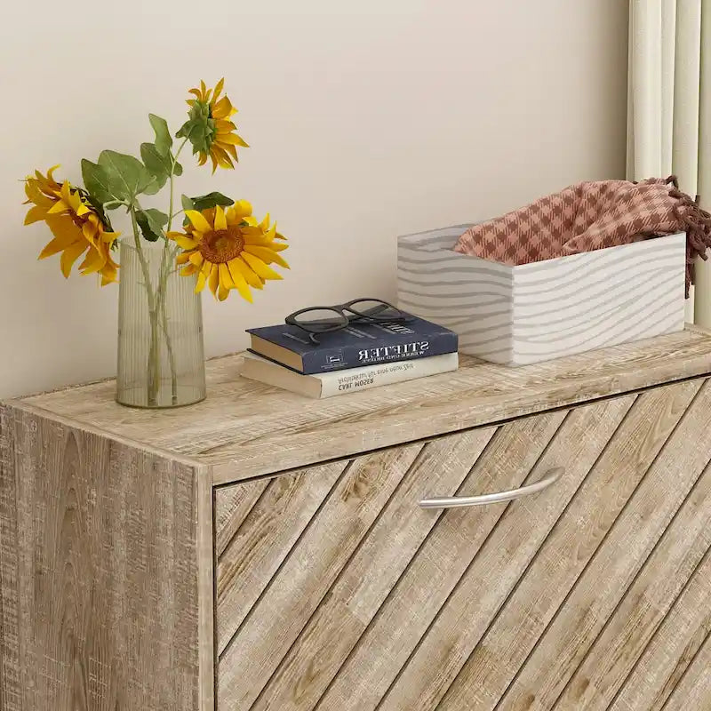 Schuhschrank mit 3 Ebenen und Klapptüren, Chevron-Paneel, für 12-15 Paar Schuhe, Spanplatte, graue Eiche