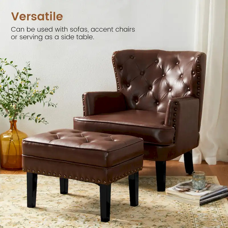 Pouf poggiapiedi trapuntato Mid-Century, pelle PU, bordatura con borchie, gambe in legno di gomma, caffè nero