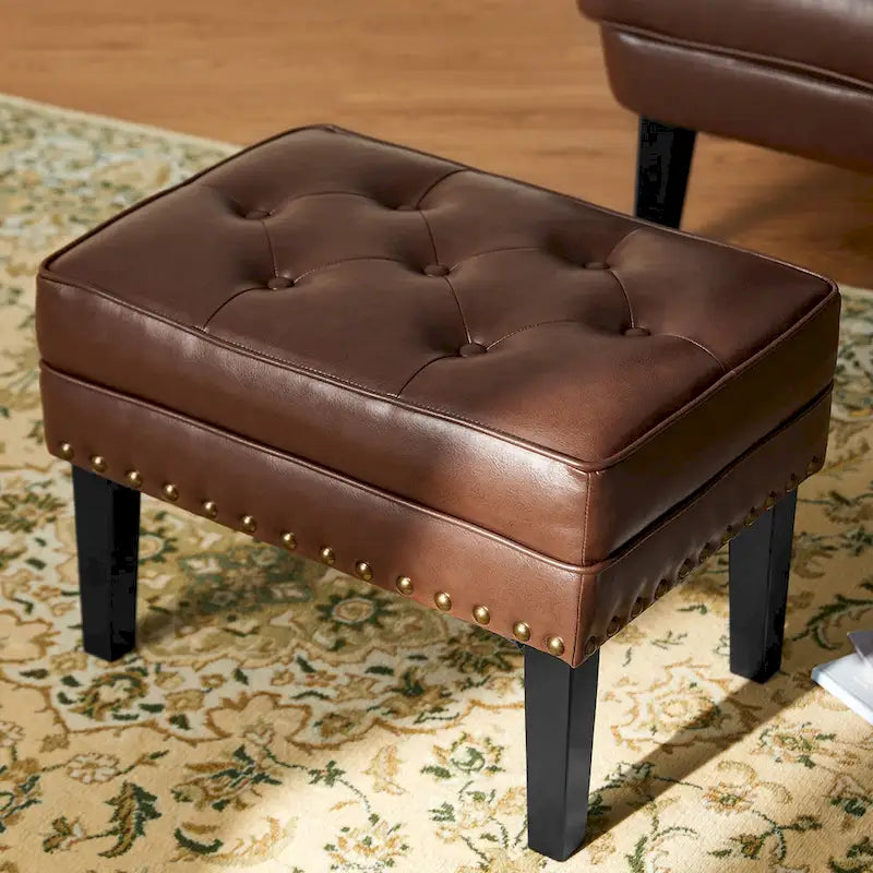 Pouf poggiapiedi trapuntato Mid-Century, pelle PU, bordatura con borchie, gambe in legno di gomma, caffè nero