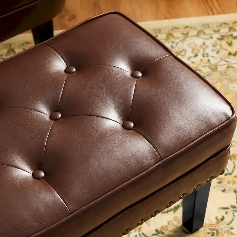 Pouf poggiapiedi trapuntato Mid-Century, pelle PU, bordatura con borchie, gambe in legno di gomma, caffè nero