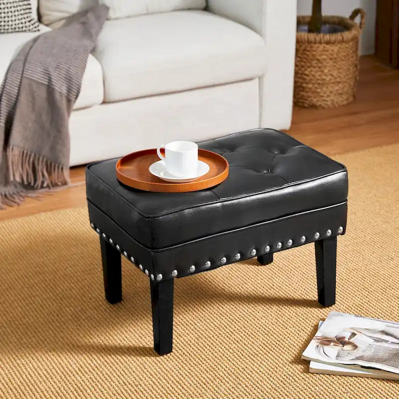 Pouf poggiapiedi trapuntato Mid-Century, pelle PU, bordatura con borchie, gambe in legno di gomma, caffè nero