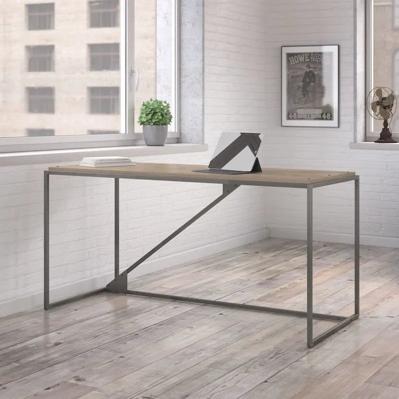 62 Zoll breiter Schreibtisch für das Homeoffice mit industriellem Stahlrahmen, recycelter Holzoptik, rustikales Grau und Weiß