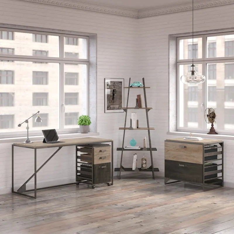 62 Zoll breiter Schreibtisch für das Homeoffice mit industriellem Stahlrahmen, recycelter Holzoptik, rustikales Grau und Weiß